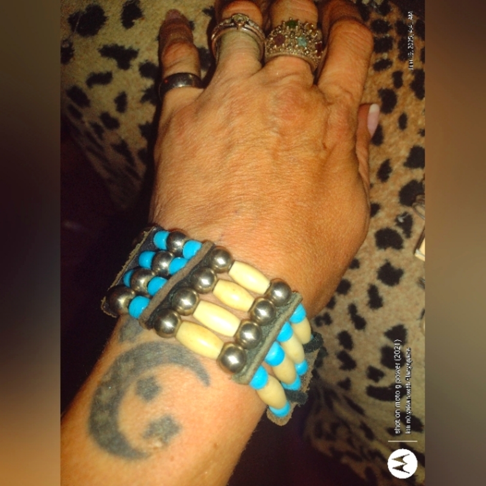 Traditional 4 Row Buffalo Bone Hairpipe Beads Tribal Bracelet